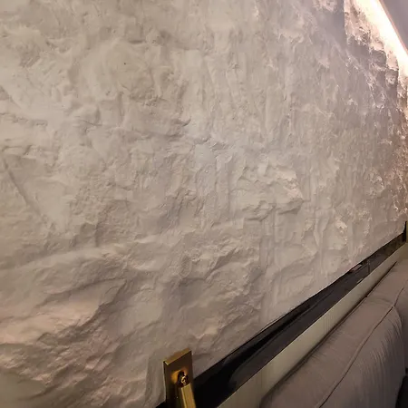 La Mirage & * Tirana