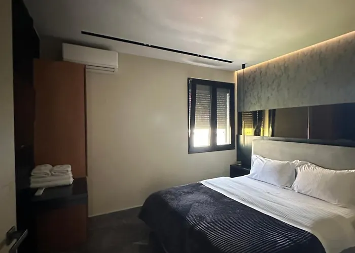 La Mirage &
