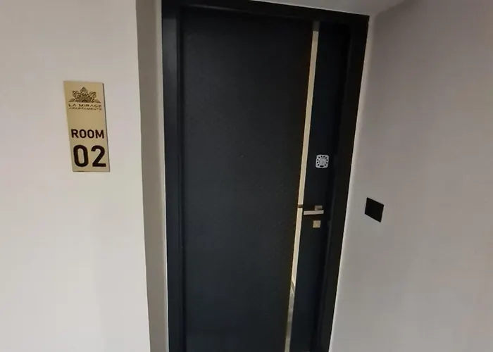 La Mirage &
