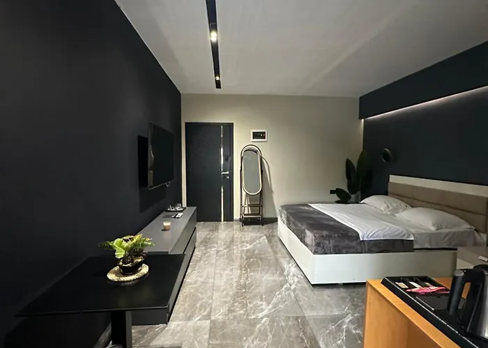 La Mirage & * Tirana